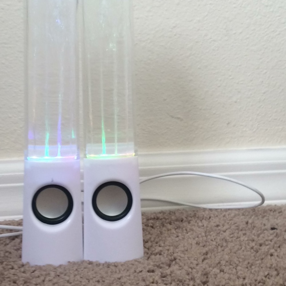 Light up water speakers